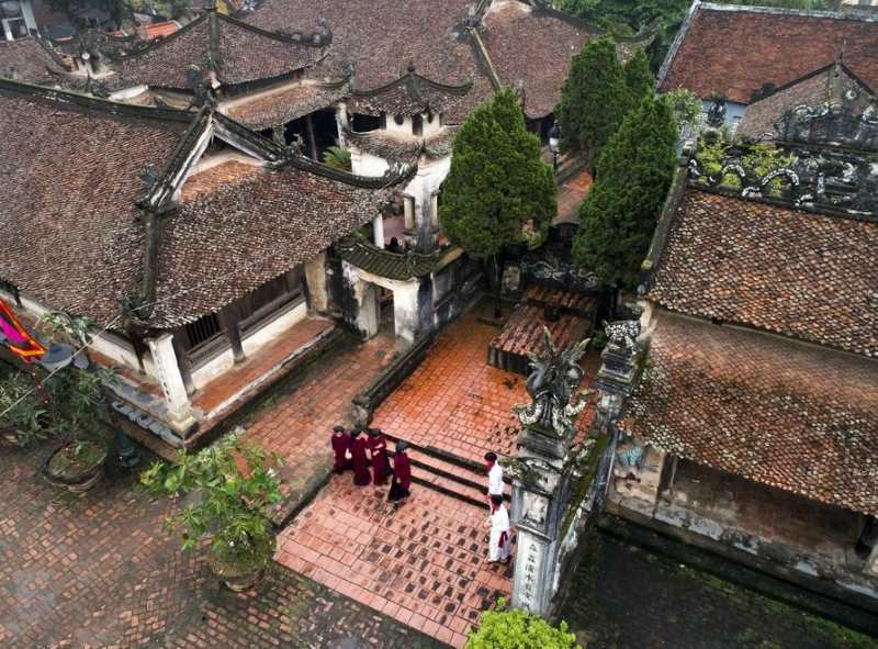 Đình Hùng Lô nằm ngay gần trung tâm Việt Trì