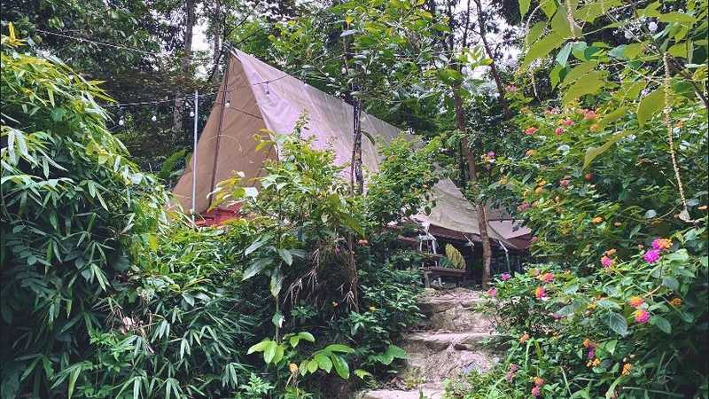 Đoàn khách có thể cắm trại nghỉ ngơi bên đường đi