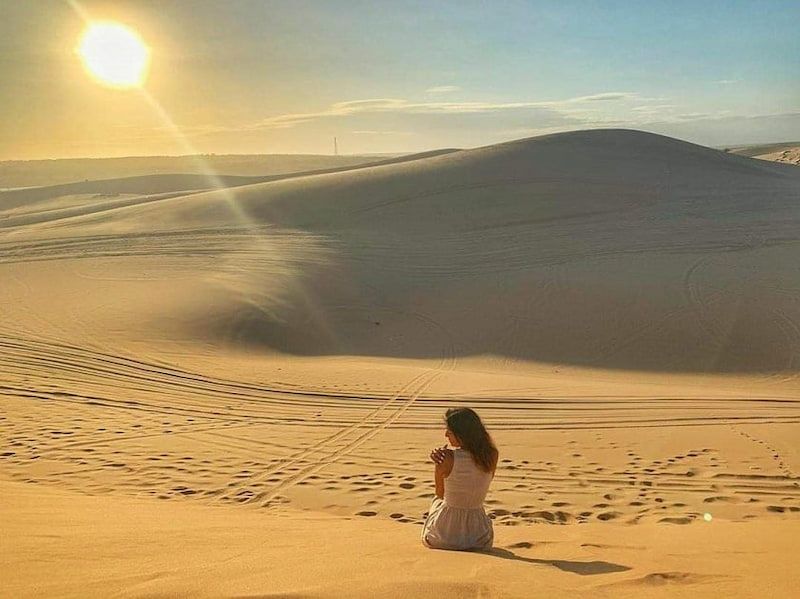 Đến đồi cát bay ngắm bình minh lung linh và huyền ảo