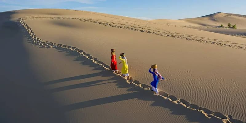 Những miền cát trải dài xa tít tắt