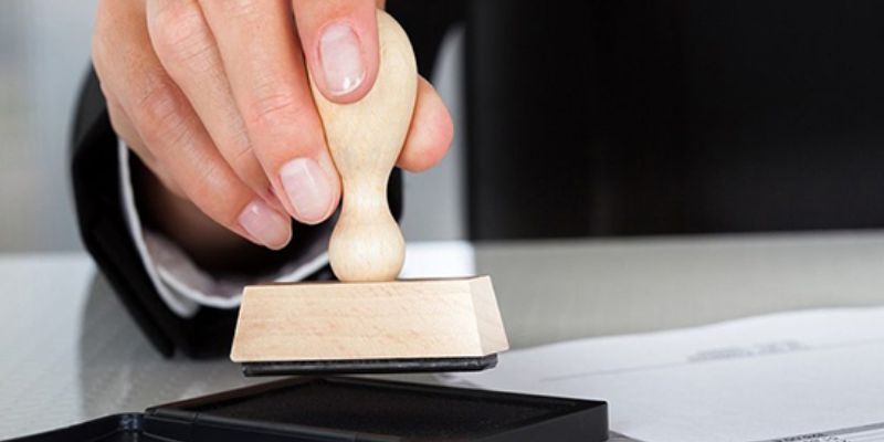 Đóng dấu xét duyệt visa