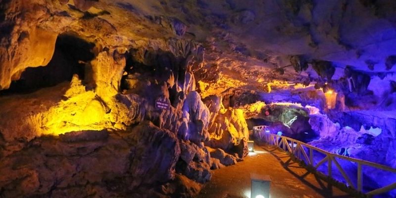 Động Nhị Thanh nằm tại huyện Tràng Định của tỉnh Lạng Sơn