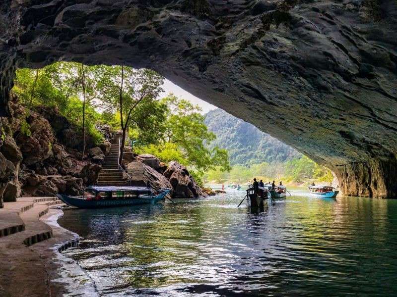 Phong Nha là khu du lịch có hang nước dài nhất
