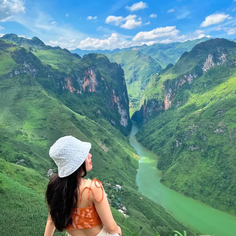 Dòng sông bắt nguồn từ bản Seo Lùng