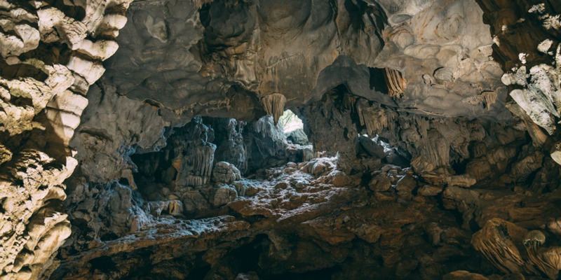 Nhiều hình thù đẹp mắt xuất hiện tại đây do thiên nhiên mài dũa