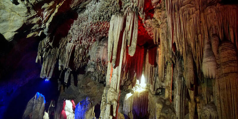 Động Từ Thức là nhân chứng cho câu chuyện tình đầy cảm xúc