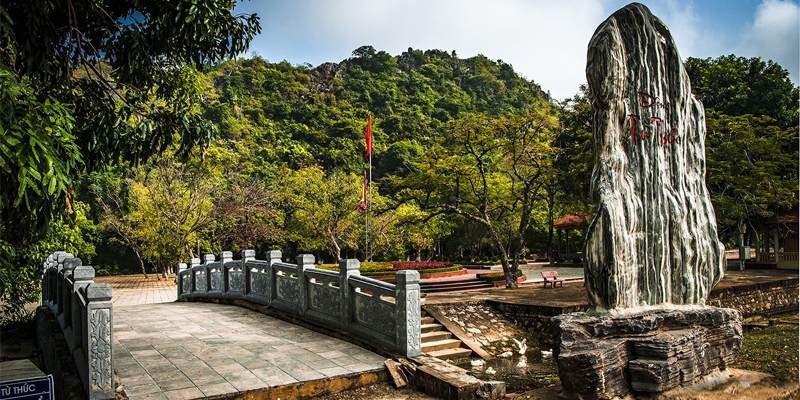 Có thể đến động Từ Thức bằng nhiều phương tiện khác nhau