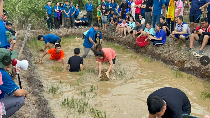 Du khách tùy chọn trò chơi giải trí cùng đồng đội