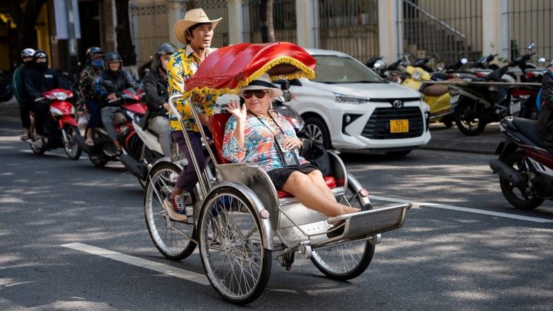 Du khách tùy chọn phương tiện tới chợ Hàn Đà Nẵng