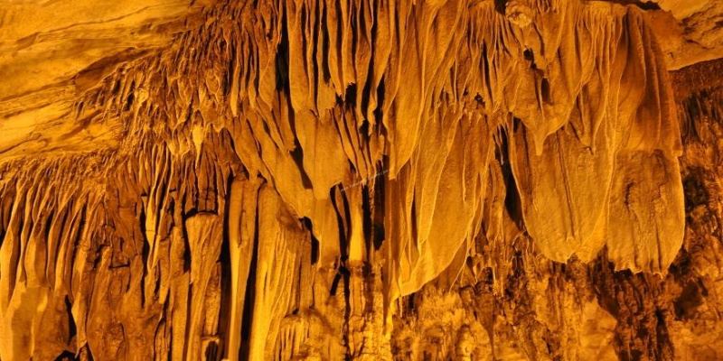 Tham quan hang Hua Mạ