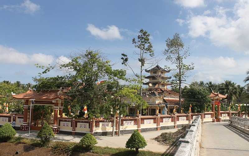 Chùa Tuyên Linh hơn 150 năm tuổi với mái ngói rêu phong