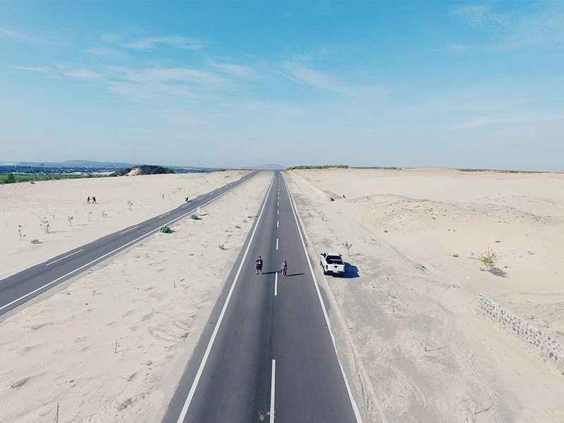 Bàu Trắng với màu cát trắng mịn 