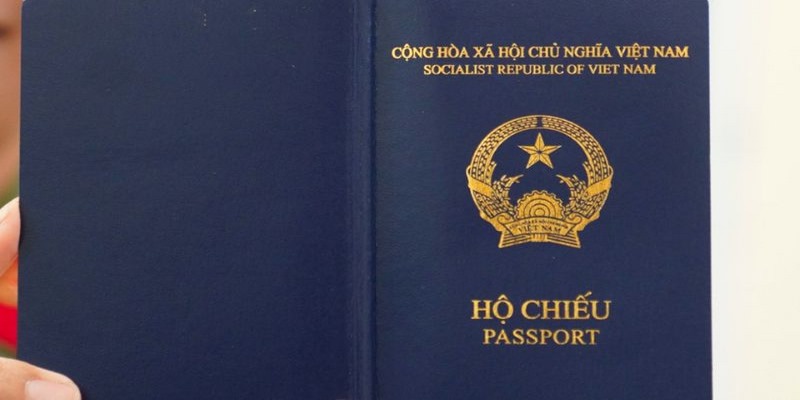 Hộ chiếu là giấy tờ quan trọng khi ra nước ngoài