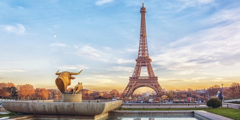 Tháp Eiffel được coi là biểu tượng của nước Pháp