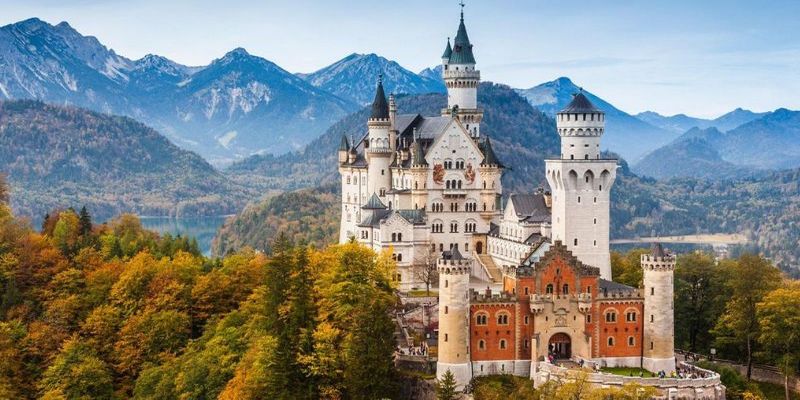 Lâu đài Neuschwanstein vô cùng tráng lệ ở Đức