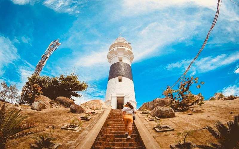 Ngọn hải đăng trên Cù Lao Xanh