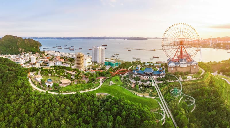 Du khách trải nghiệm ngày 2 tại Sun World Hạ Long cực đã