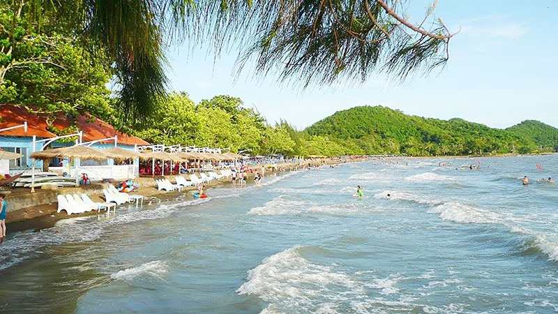 Biển Mũi Nai, nơi cát mịn và sóng xanh dịu dàng như dải lụa