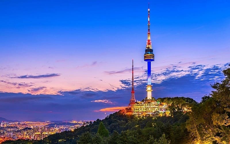 Tháp Namsan là địa điểm tham quan tuyệt vời