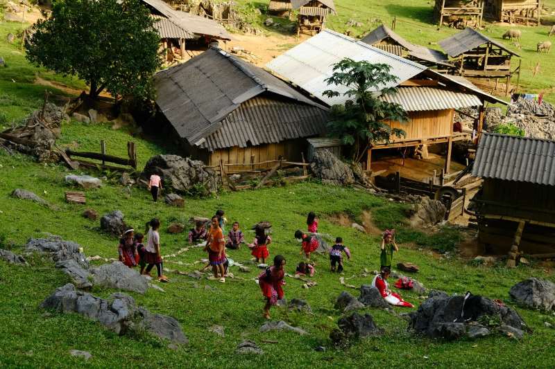 Du lịch Hang Táu mộc mạc, bình yên