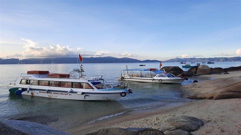 Dùng tàu đi Hòn Câu từ Bình Thuận