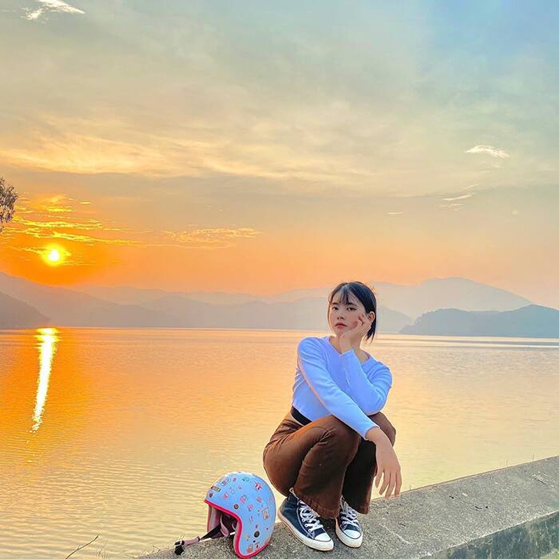 Mùa hè hoàng hôn trên sông Hương đẹp như tranh