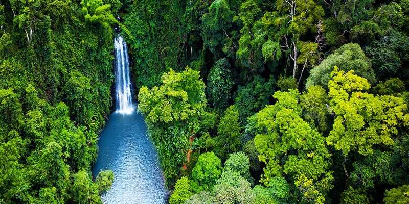 Thác Đắk Tơ Kan với dòng nước đổ từ độ cao lớn