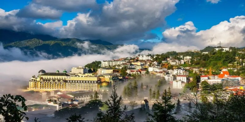 Khí hậu Sapa mát mẻ, cảnh sắc núi non hùng vĩ
