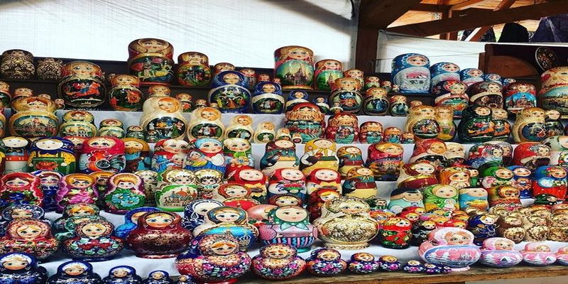 Búp bê Matryoshka là món quà lưu niệm đặc trưng của Nga