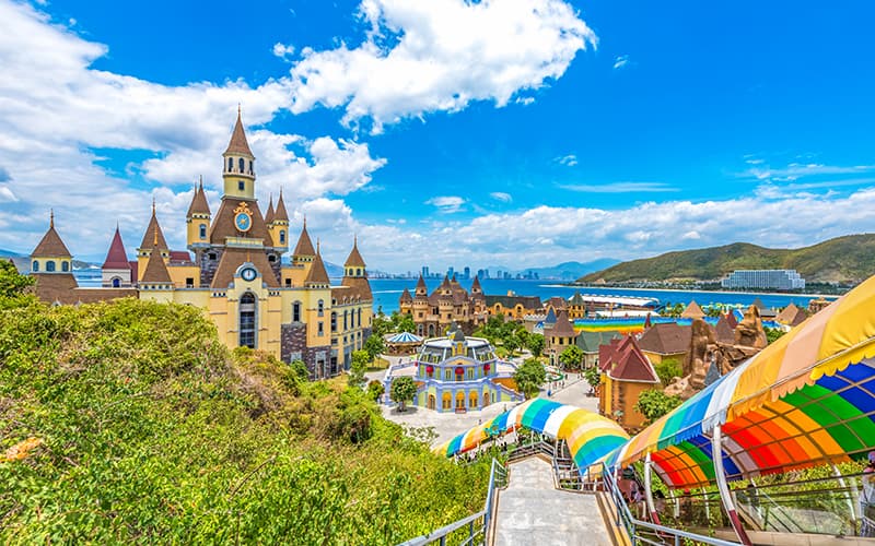 Bạn có thể đắm chìm 1 ngày cực đã tại thiên đường VinWonders