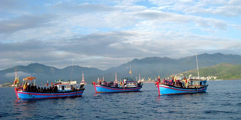 Mùa đông lễ hội Cá voi tại làng chài Vạn Thạnh thu hút người dân và du khách