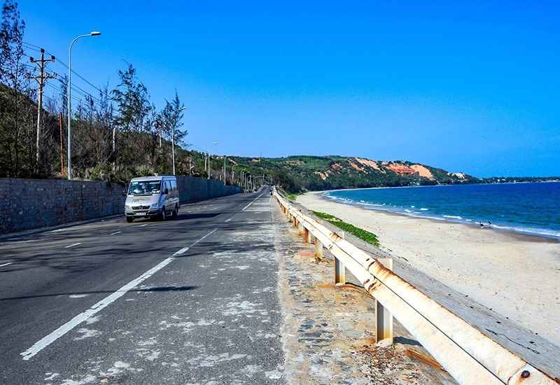 Cung đường ven biển DT716 đẹp mê hồn