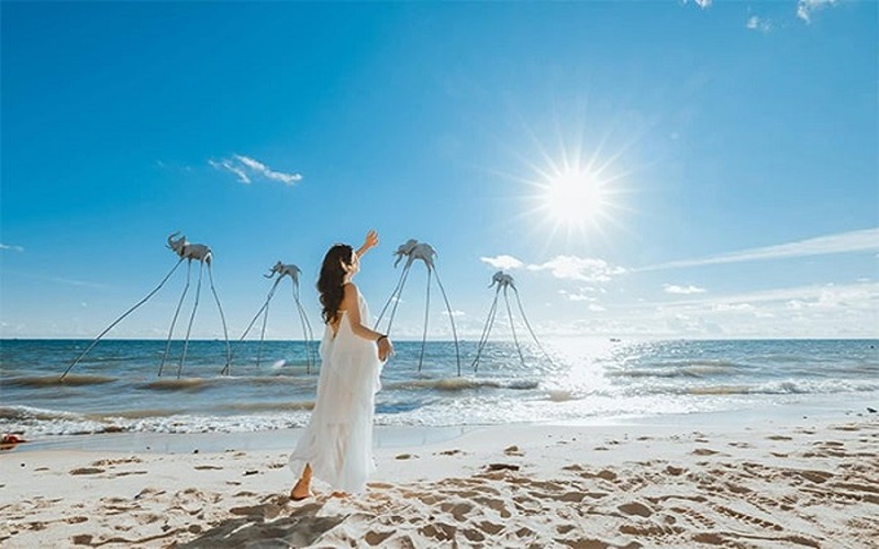 Ngắm ánh bình minh lấp lánh trên biển ở Phú Quốc