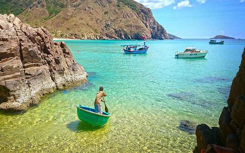 Quy Nhơn với biển xanh cát trắng như thiên đường