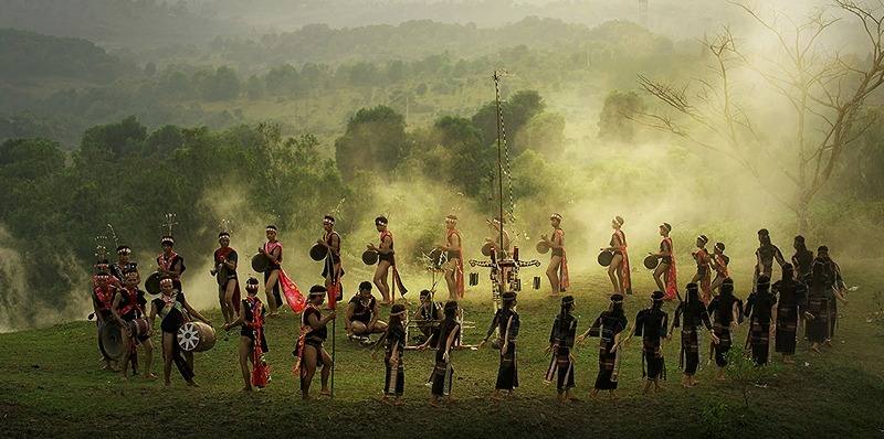 Lễ hội cồng chiêng diễn ra sôi động, mang đến cơ hội trải nghiệm múa xoang