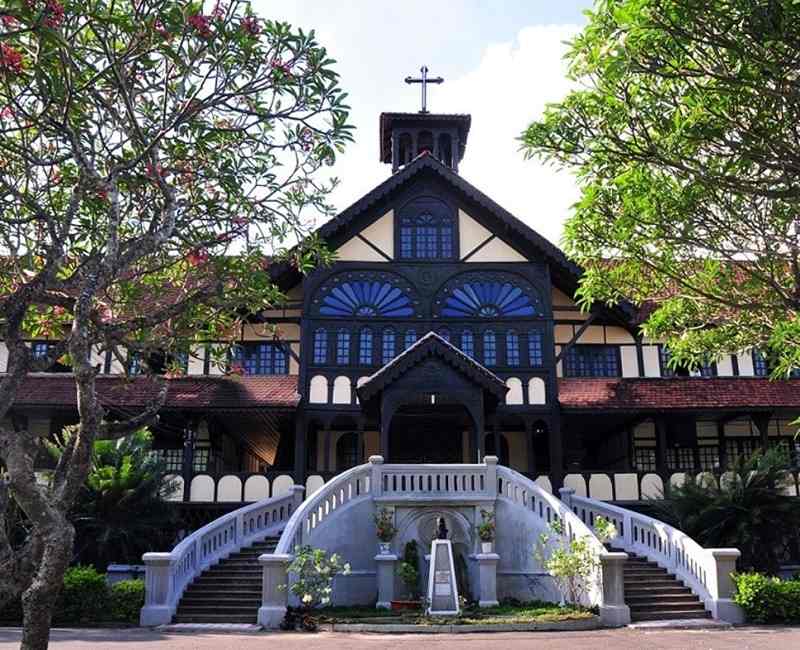 Tòa Giám mục Kon Tum kết hợp kiến trúc Tây Nguyên và phương Tây