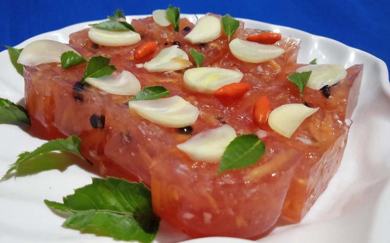 Thèo lèo, hay kẹo đậu phộng, là món ngọt dân dã tại đây