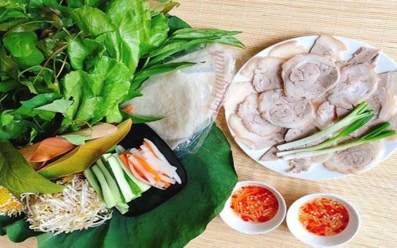 Bánh tráng cuốn là đặc sản Trảng Bàng