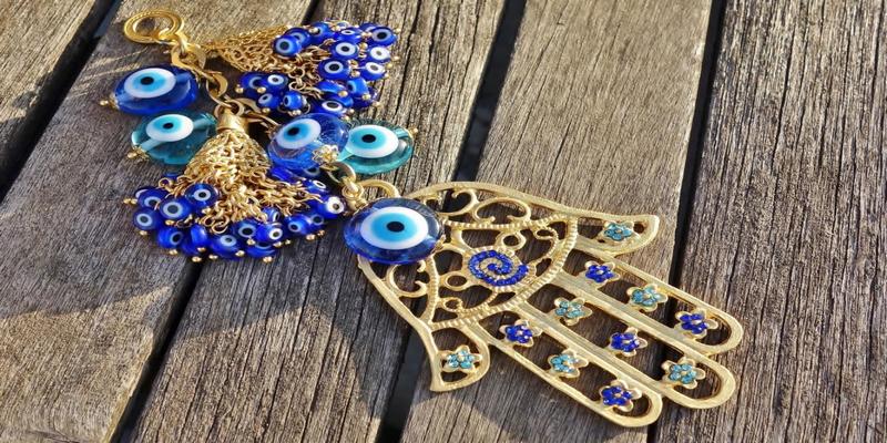 Bùa hộ mệnh “blue eyes beads”