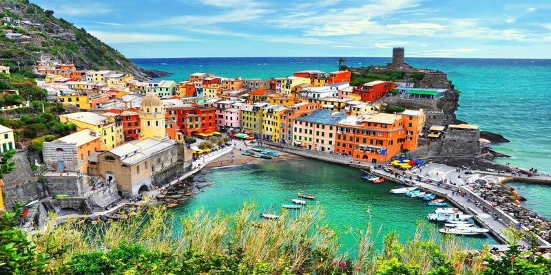 Quốc gia này có những ngọn núi cao, rừng sâu, biển xanh trong vắt