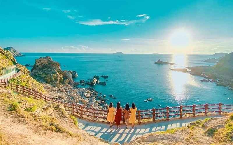 Eo Gió là cung đường ven biển tuyệt đẹp