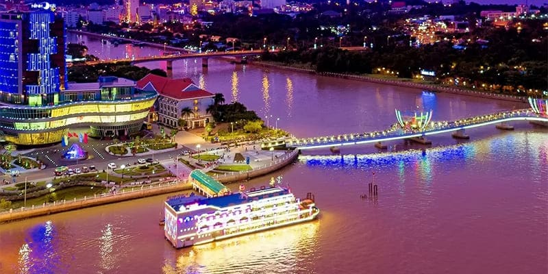 Du thuyền dọc bến Ninh Kiều - Trải nghiệm nhịp sống miền Tây đặc sắc