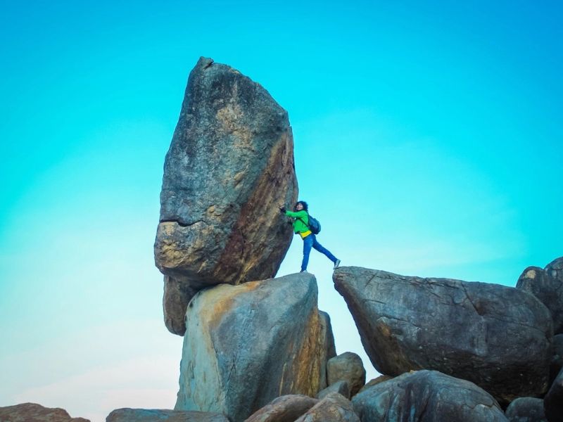 Ghé thăm hòn Chồng và lắng nghe nhiều câu chuyện