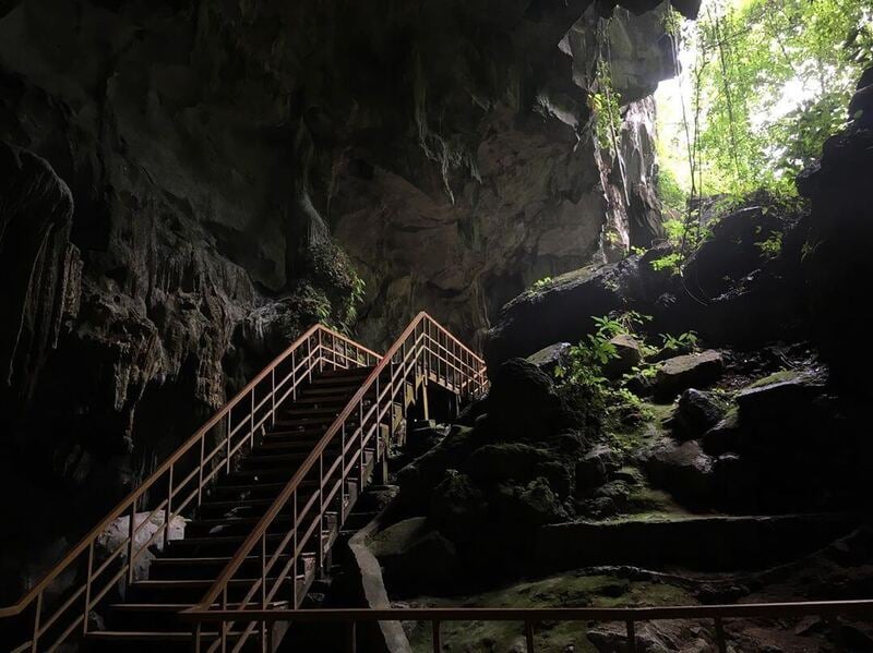Động Tiên Sơn là hang động khô với cảnh quan như “bồng lai tiên cảnh”.