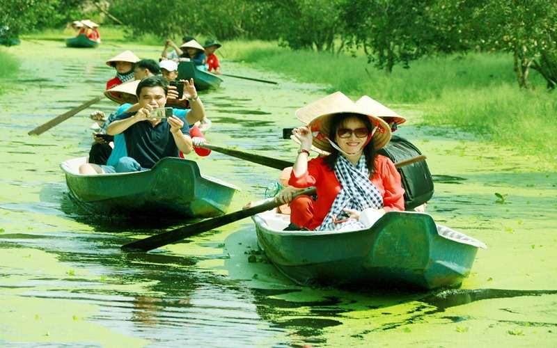 Hoạt động như chèo kayak tại rừng tràm Trà Sư