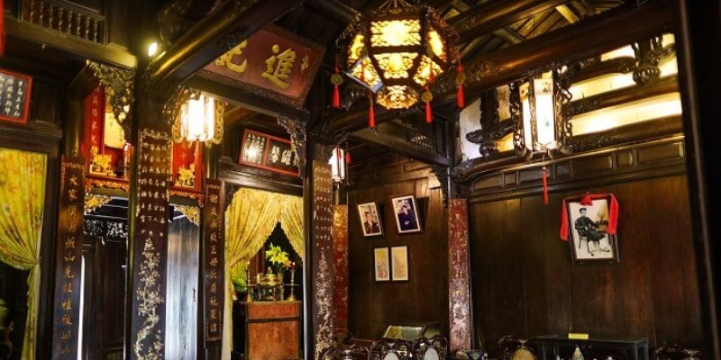 Gian chính nhà cổ với kiến trúc truyền thống Việt - Hoa - Nhật