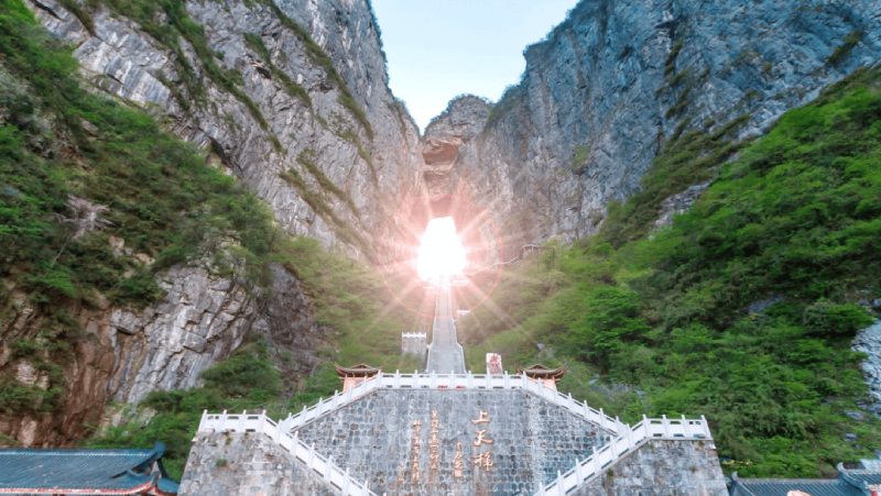 Cổng trời Quản bạ là điểm du lịch hấp dẫn tại Hà Giang