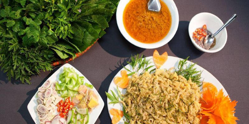 Gỏi cá nhệch thơm ngon khi chấm với bỗng