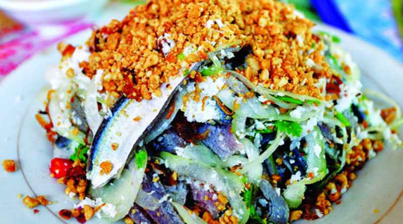 Gỏi cá trích là món ăn đặc trưng tại Tam Thanh