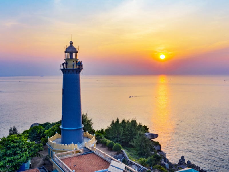 Hải đăng Đại Lãnh buổi chiều tà